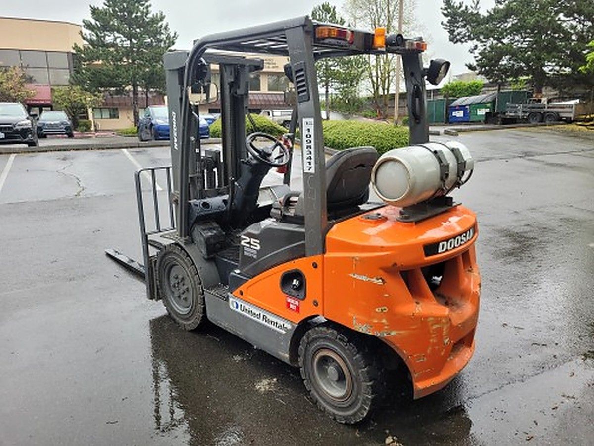 DOOSAN G25P-7DF photo 6