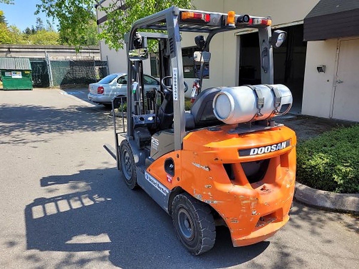 DOOSAN G25P-7DF photo 7