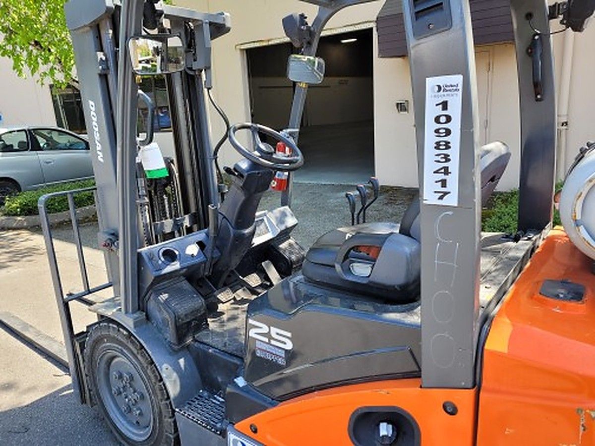 DOOSAN G25P-7DF photo 8