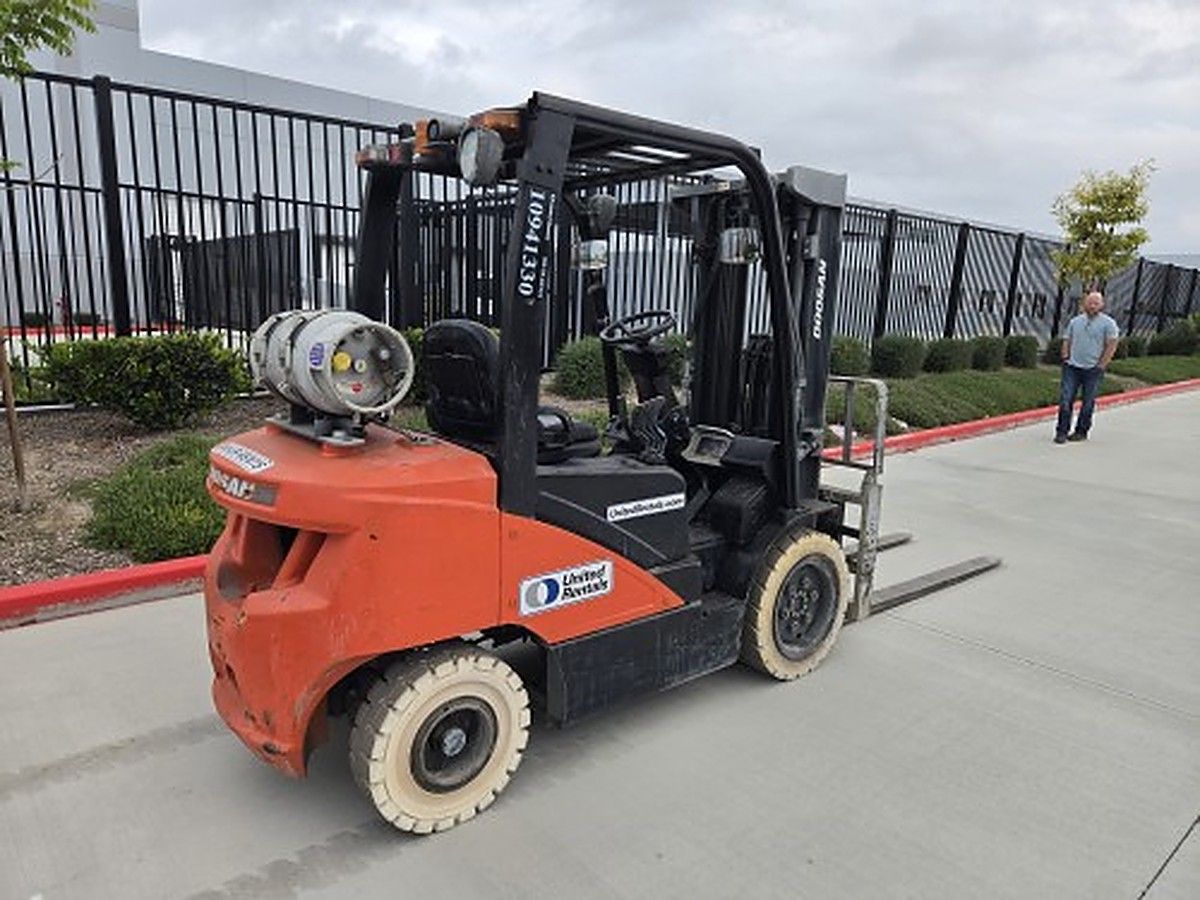 DOOSAN G30P-7DF photo 4