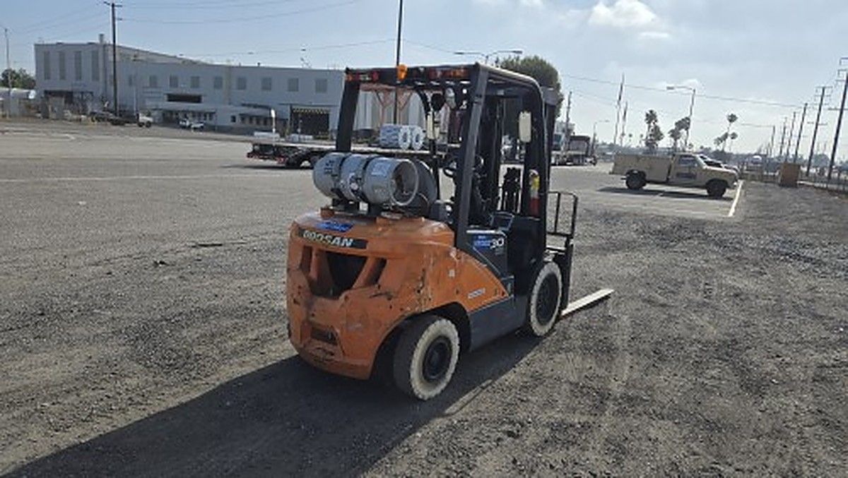 DOOSAN G30P-7DF photo 2