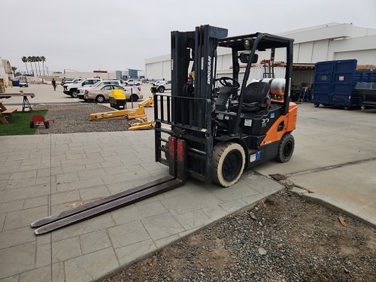 DOOSAN G30P-7DF photo 2