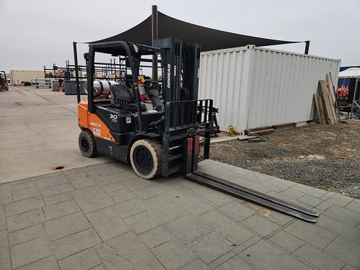 DOOSAN G30P-7DF photo 3