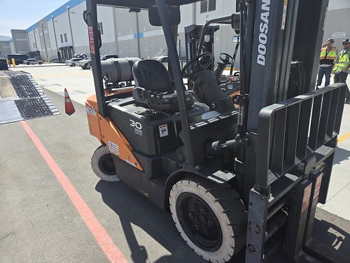 DOOSAN G30P-7DF photo 3
