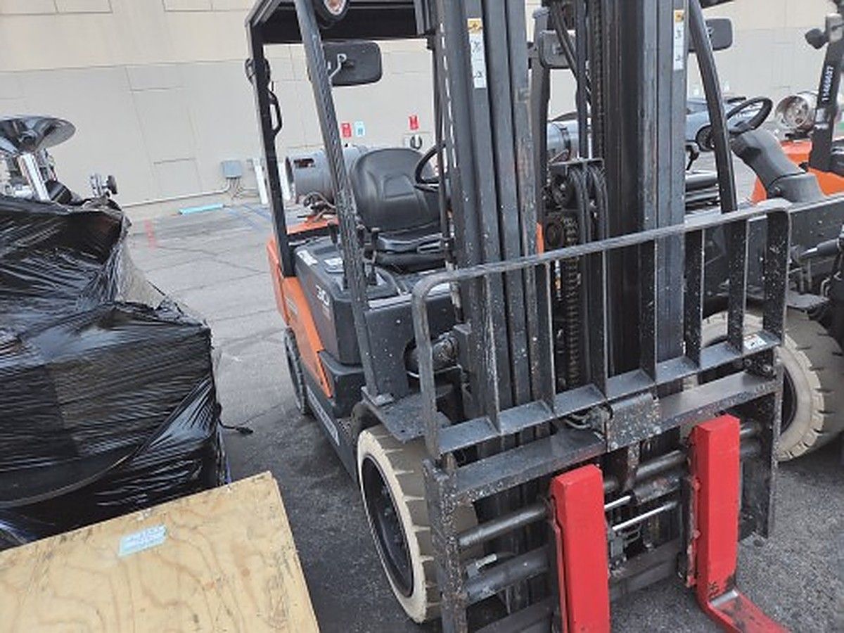 DOOSAN G30P-7DF photo 2