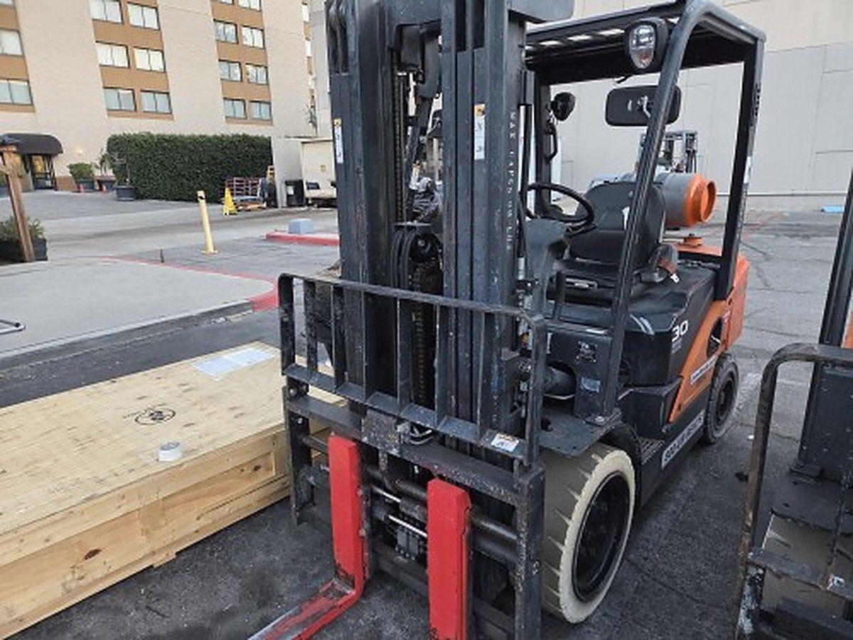 DOOSAN G30P-7DF photo 3