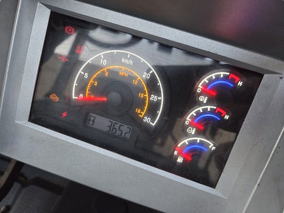 DOOSAN G30P-7DF photo 9