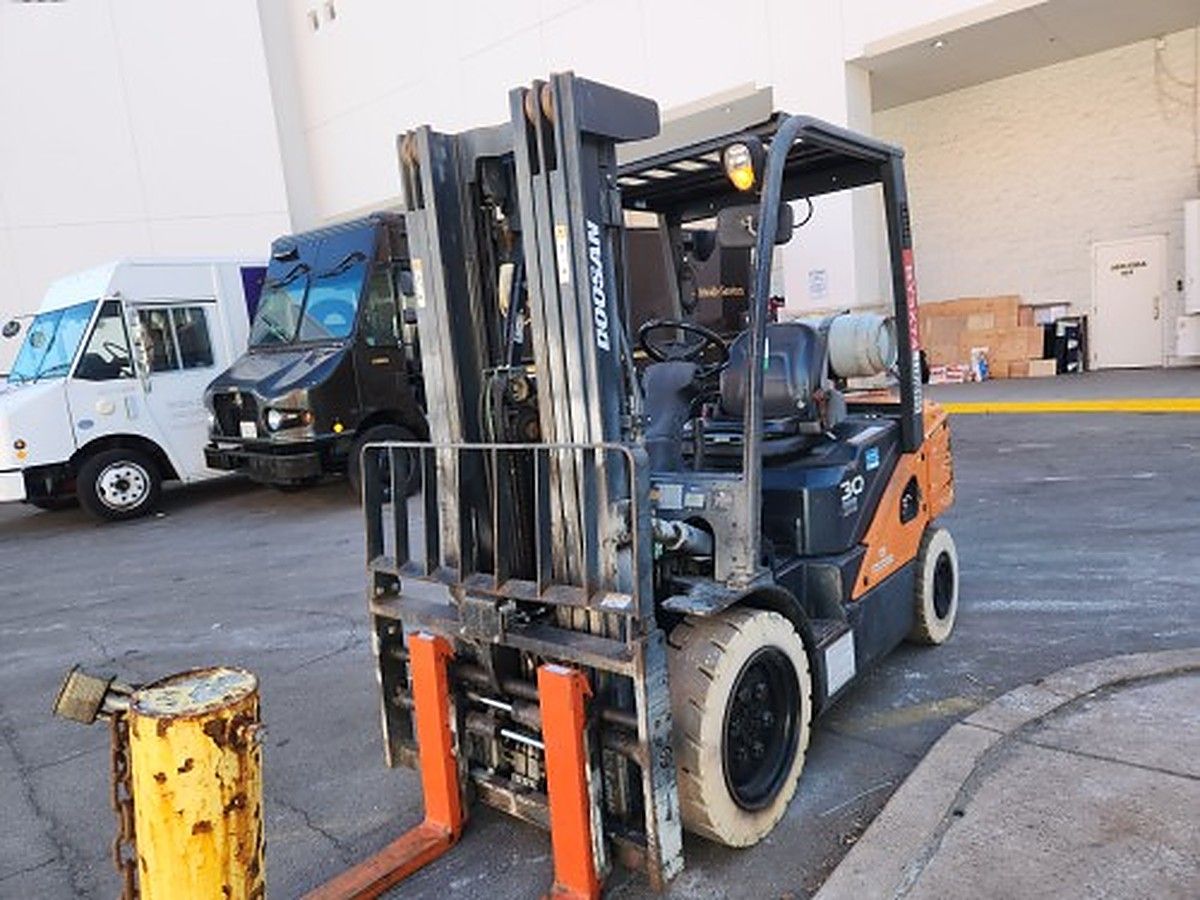 DOOSAN G30P-7DF photo 2