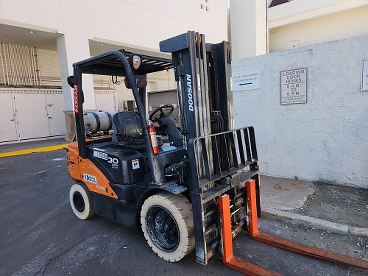DOOSAN G30P-7DF photo 3