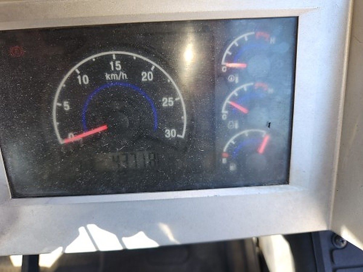 DOOSAN G30P-7DF photo 9