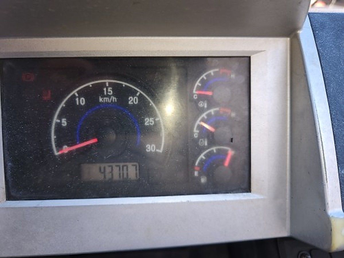 DOOSAN G30P-7DF photo 10