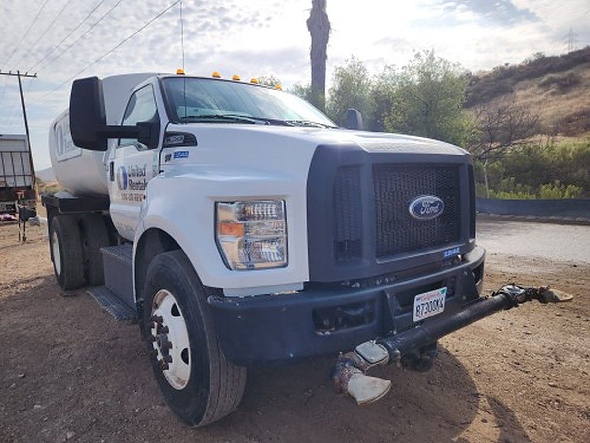 FORD F-650 2K H-2/0 photo 2