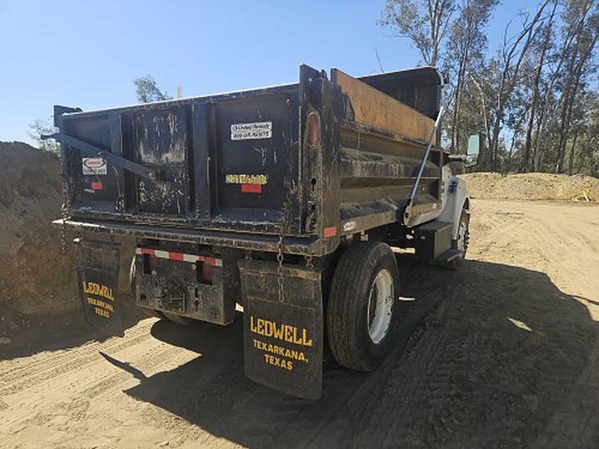FORD F-750 GAS photo 2