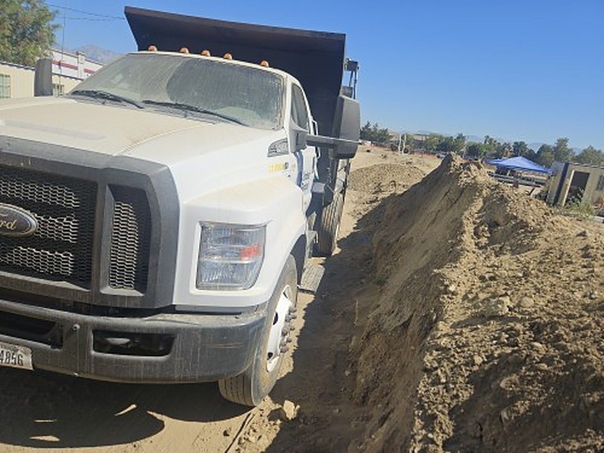FORD F-750 GAS photo 3