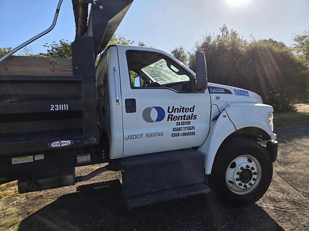 FORD F-750 GAS photo 2