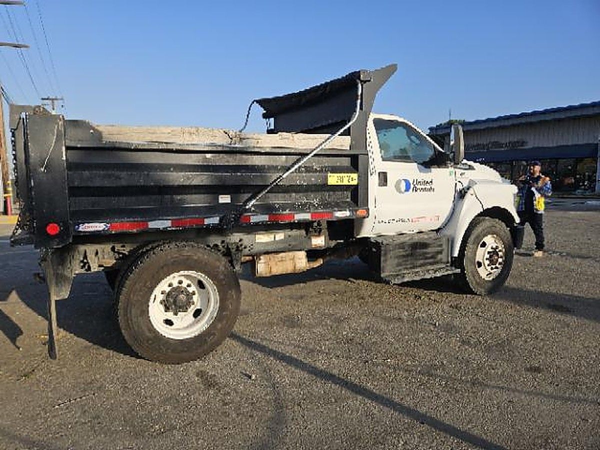FORD F-750 GAS photo 3