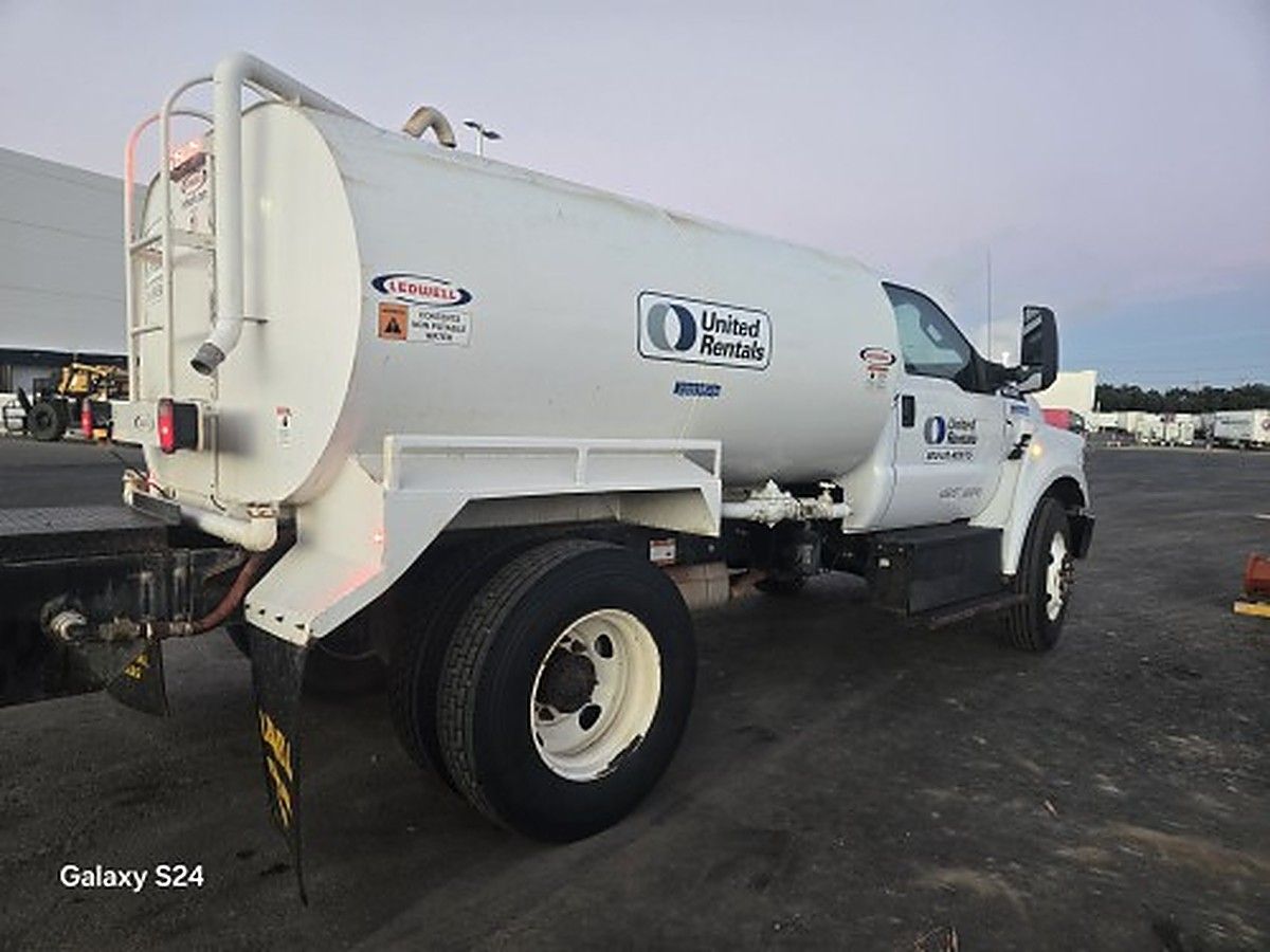 FORD F-750 GAS photo 3