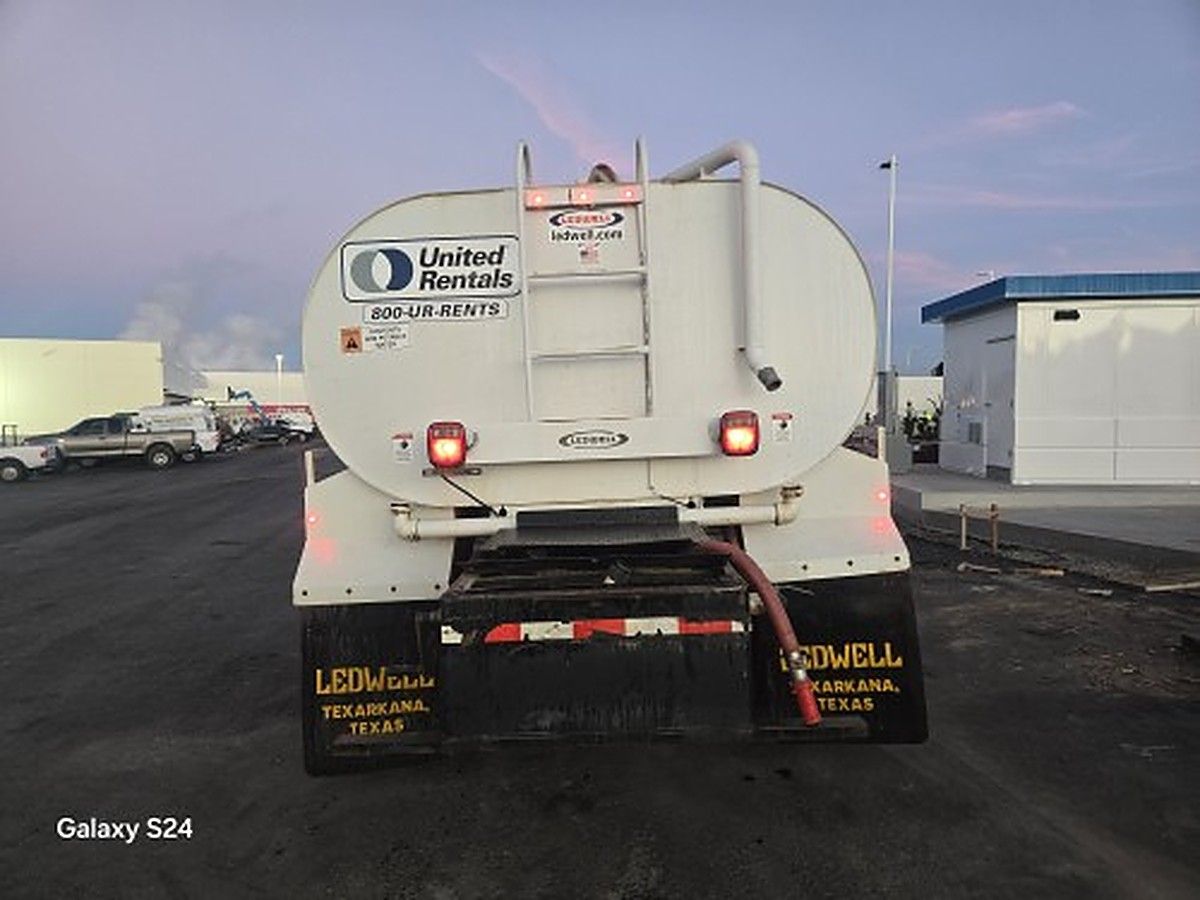 FORD F-750 GAS photo 6