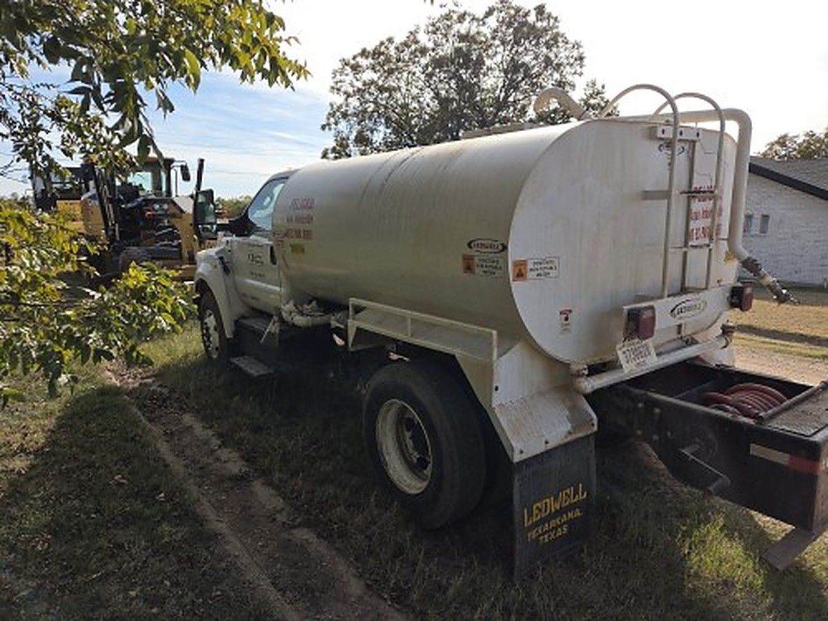 FORD F-750 GAS photo 2