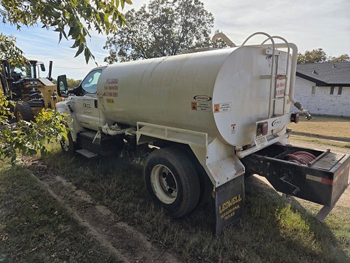 FORD F-750 GAS photo 4