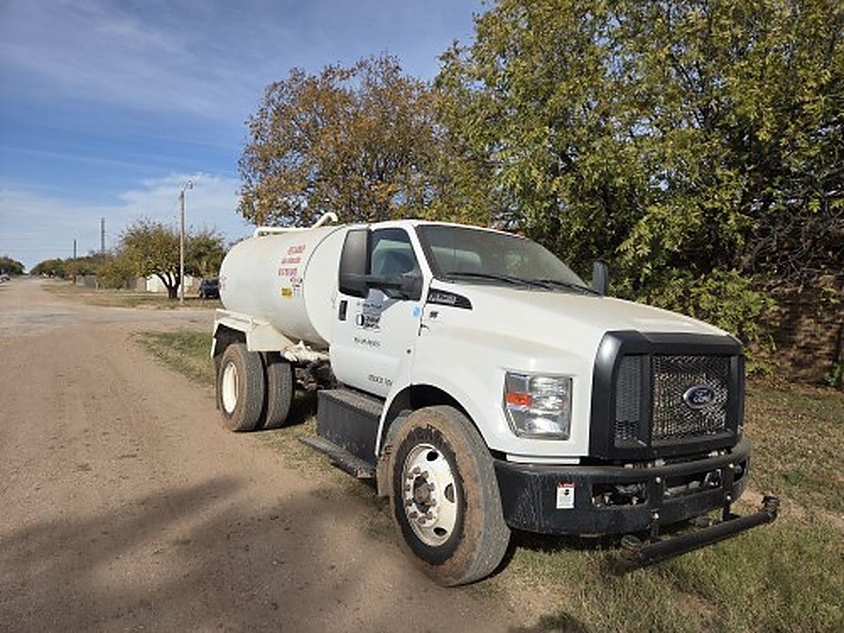 FORD F-750 GAS photo 5