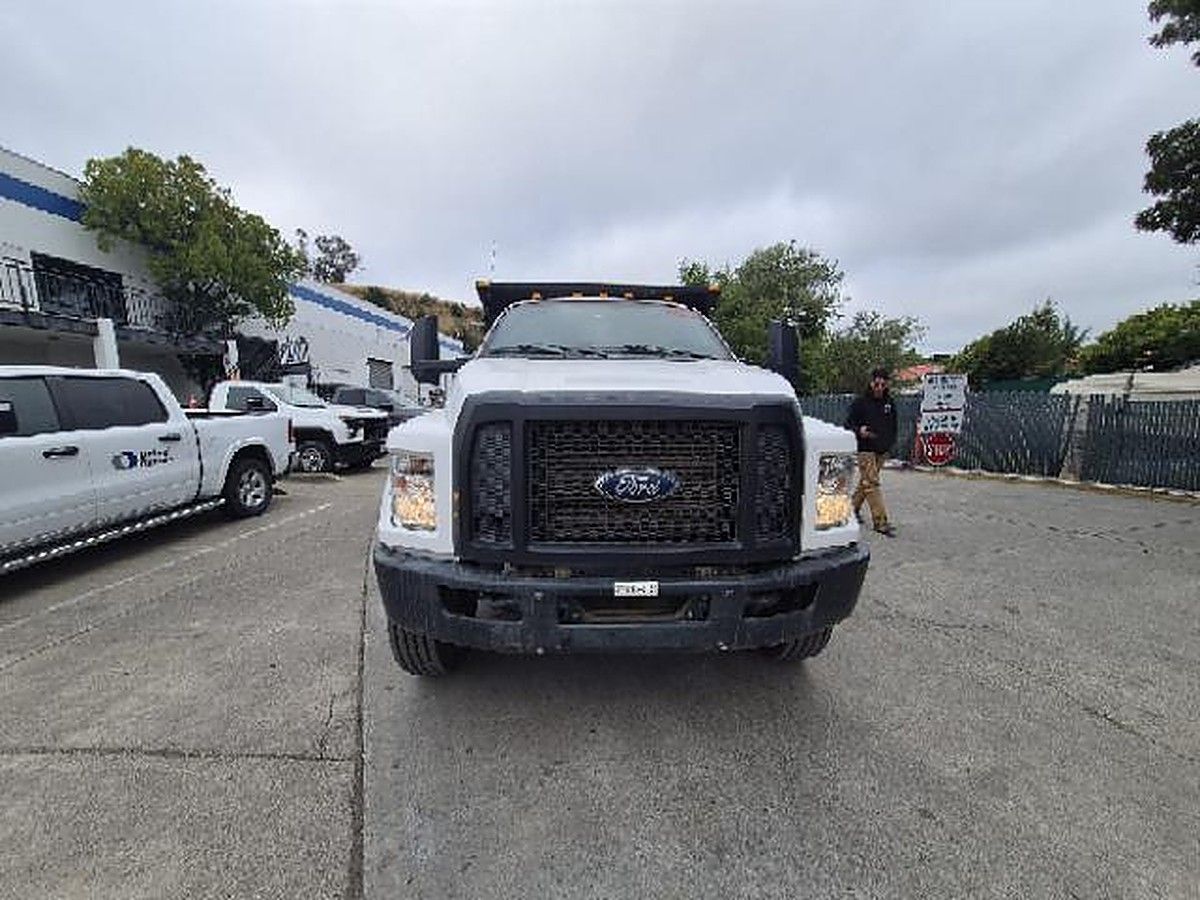 FORD F-750 photo 2