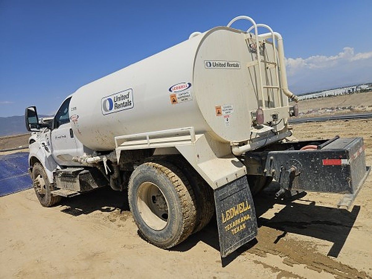 FORD F-750 photo 4