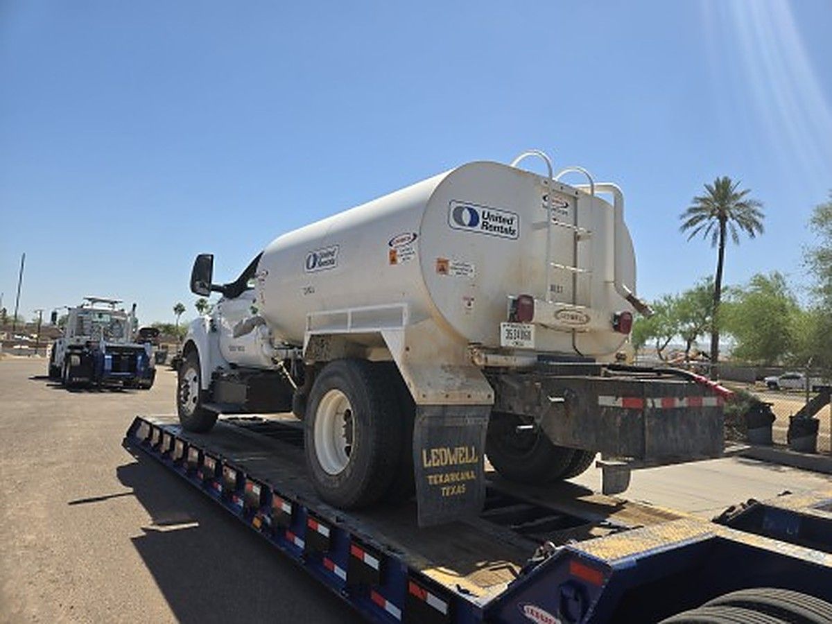 FORD F-750 photo 2