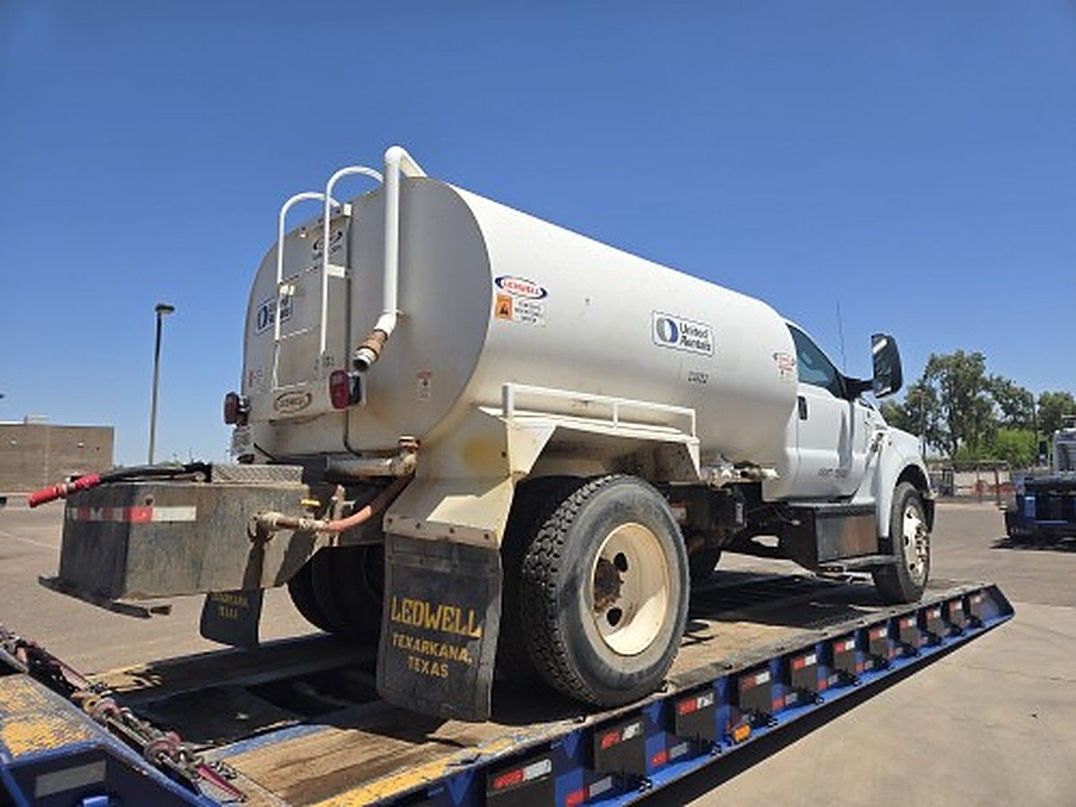 FORD F-750 photo 8