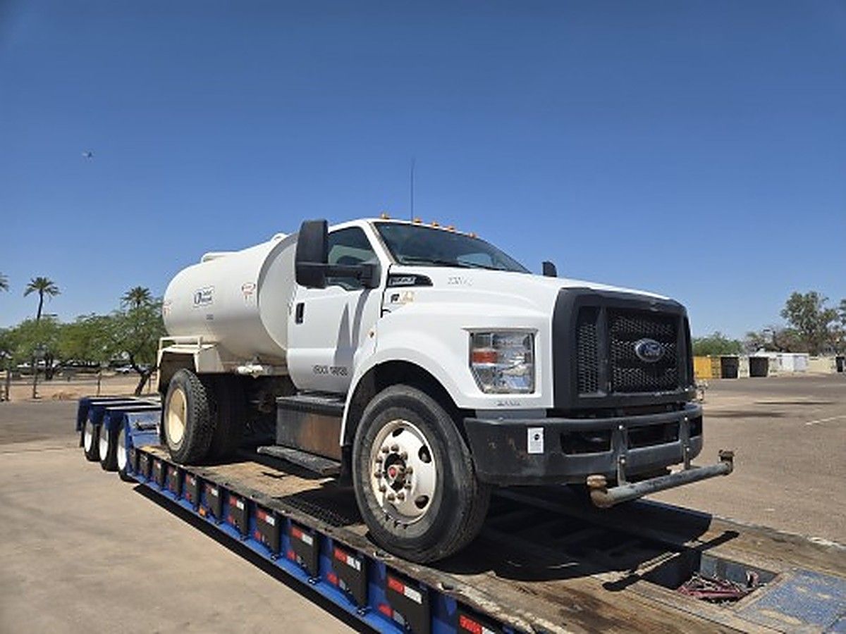 FORD F-750 photo 9