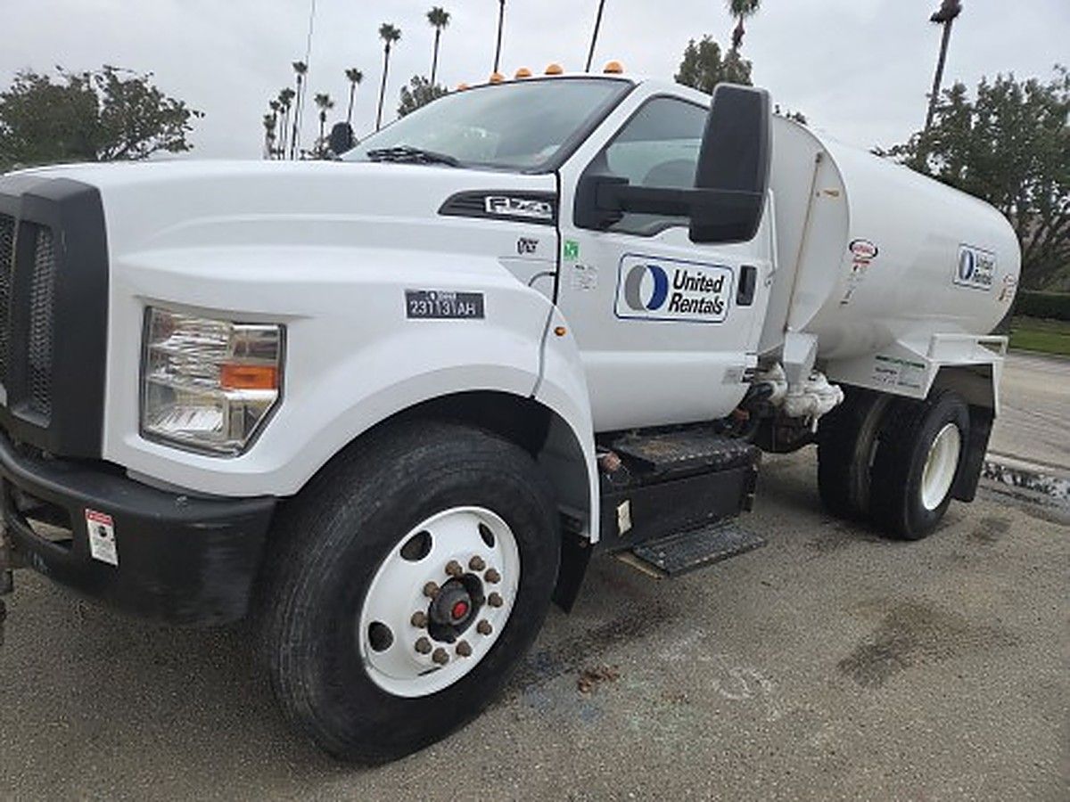 FORD F-750 photo 3
