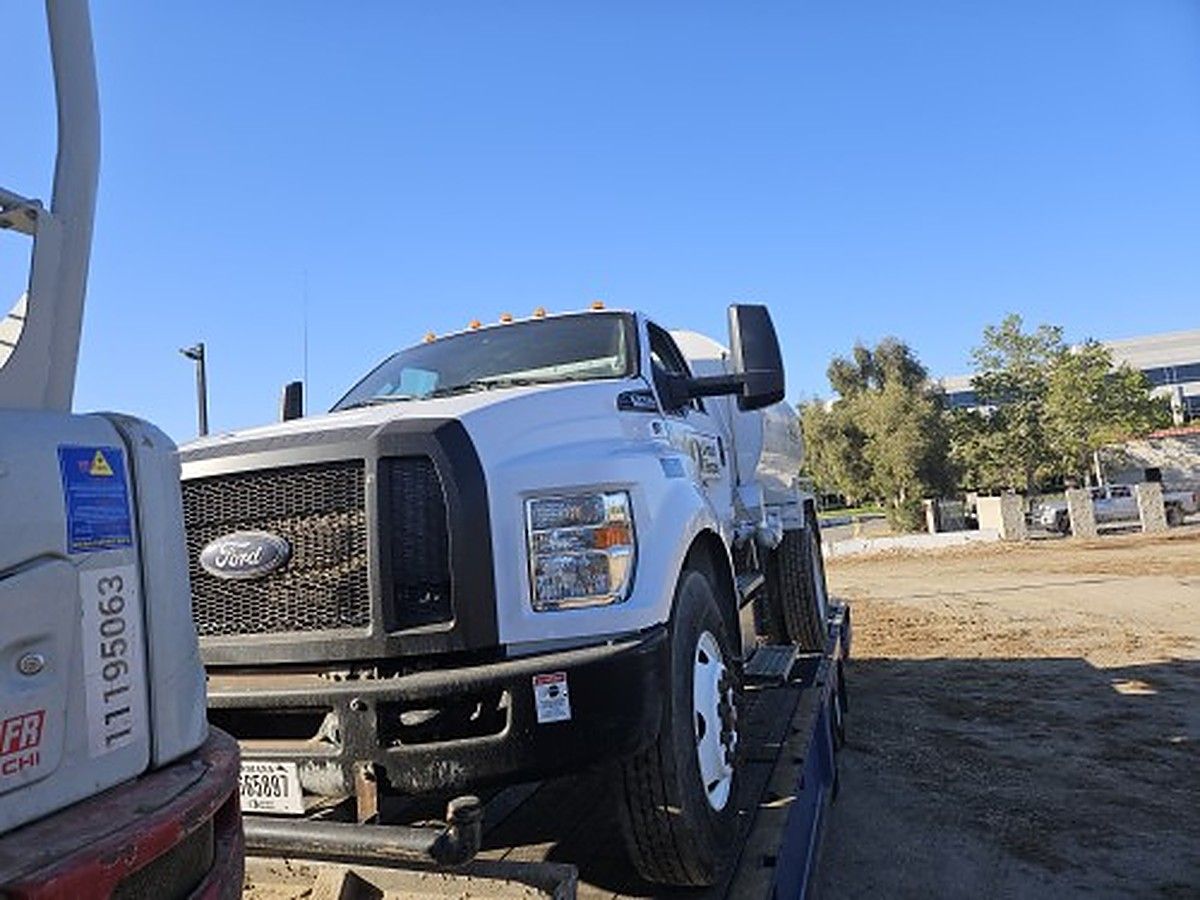 FORD F-750 photo 7
