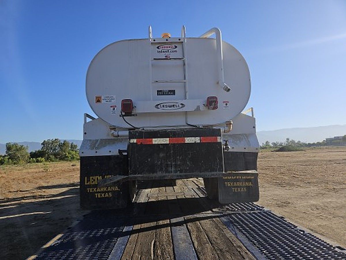 FORD F-750 photo 8