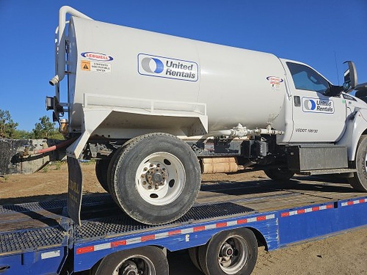 FORD F-750 photo 9