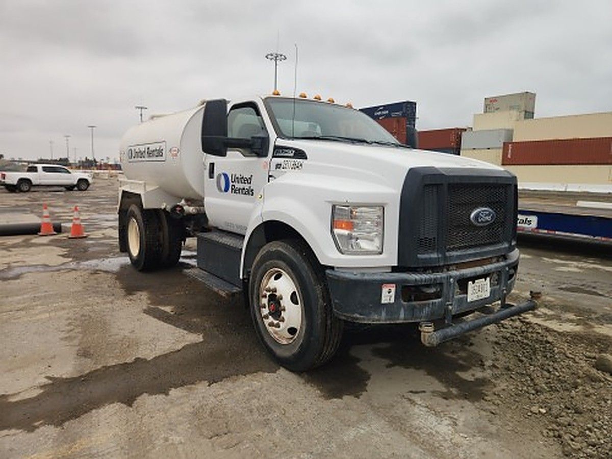 FORD F-750 photo 3