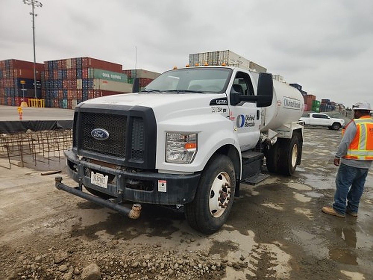 FORD F-750 photo 4