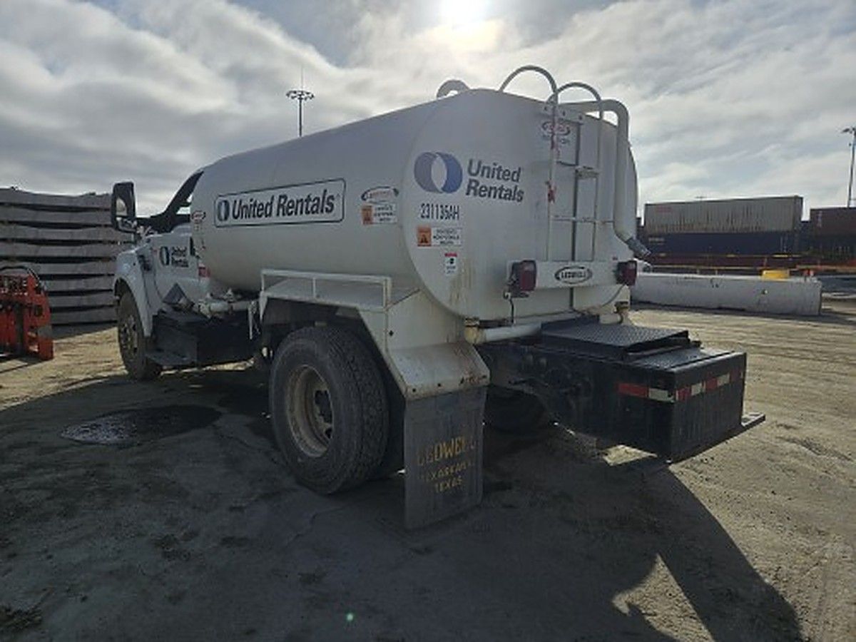 FORD F-750 photo 6