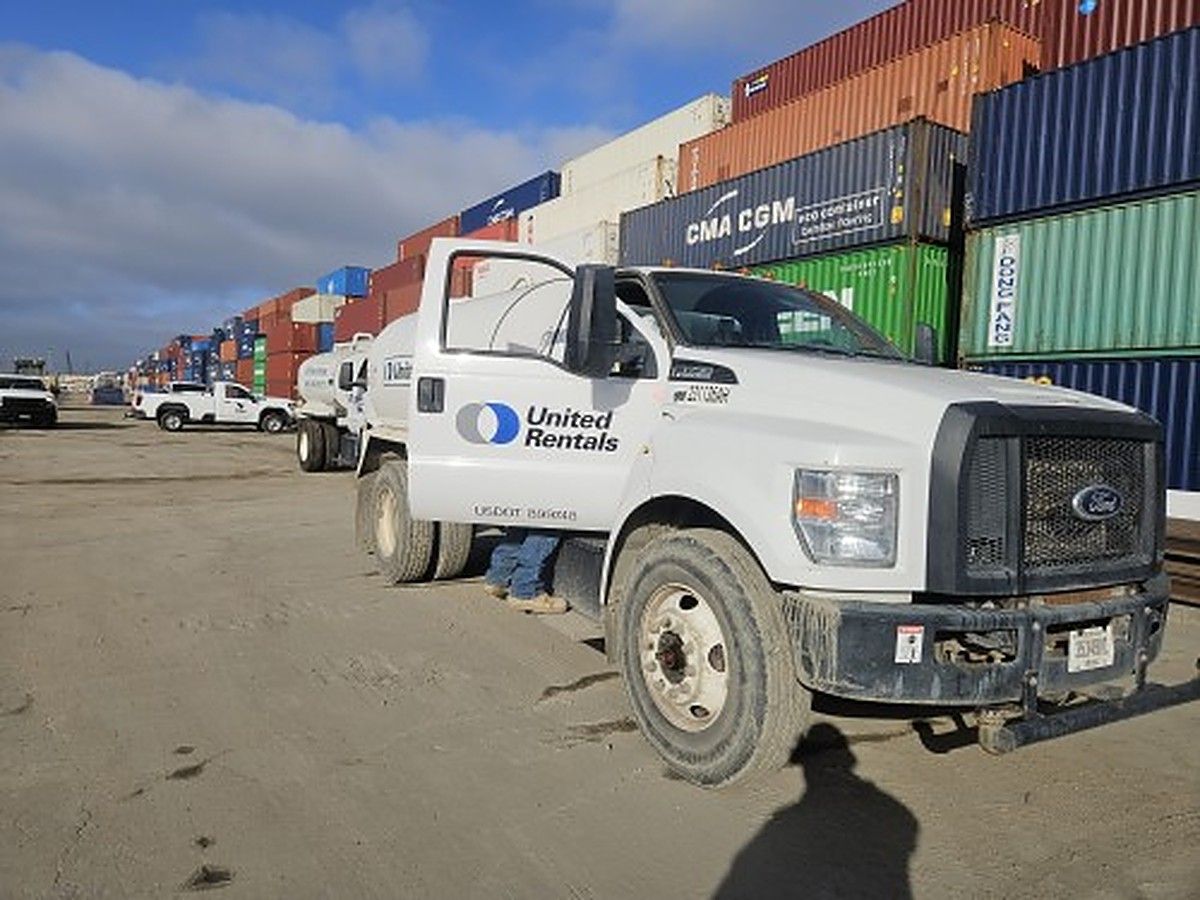 FORD F-750 photo 10