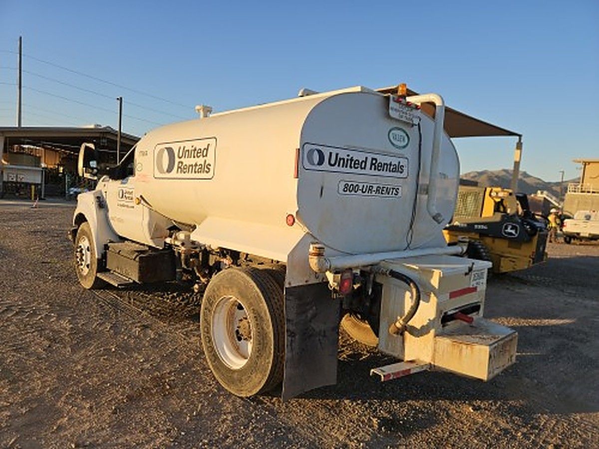 FORD F-750 photo 3