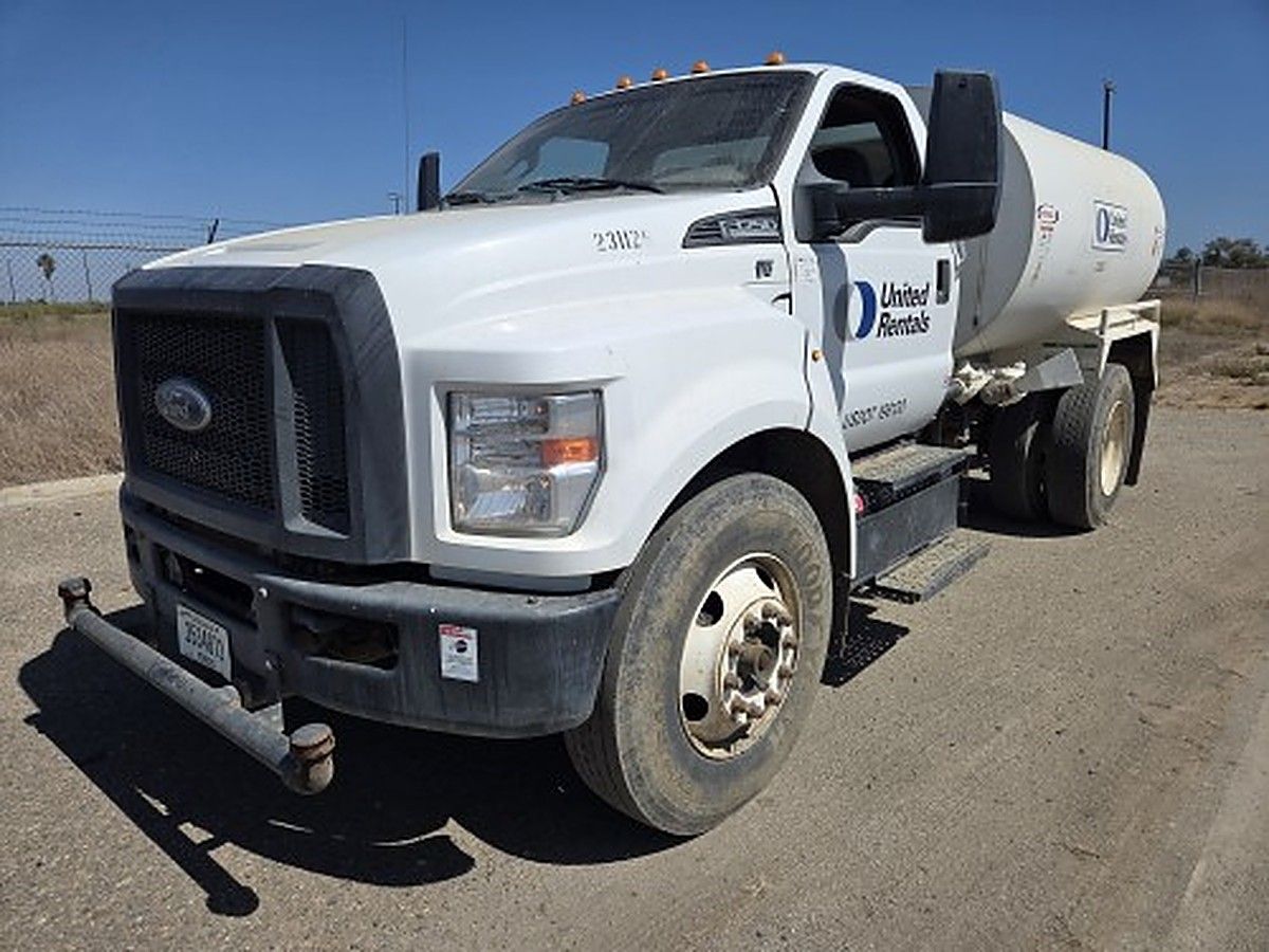 FORD F-750 photo 11