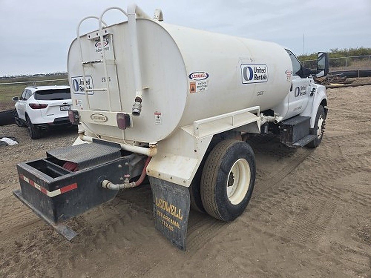 FORD F-750 photo 3