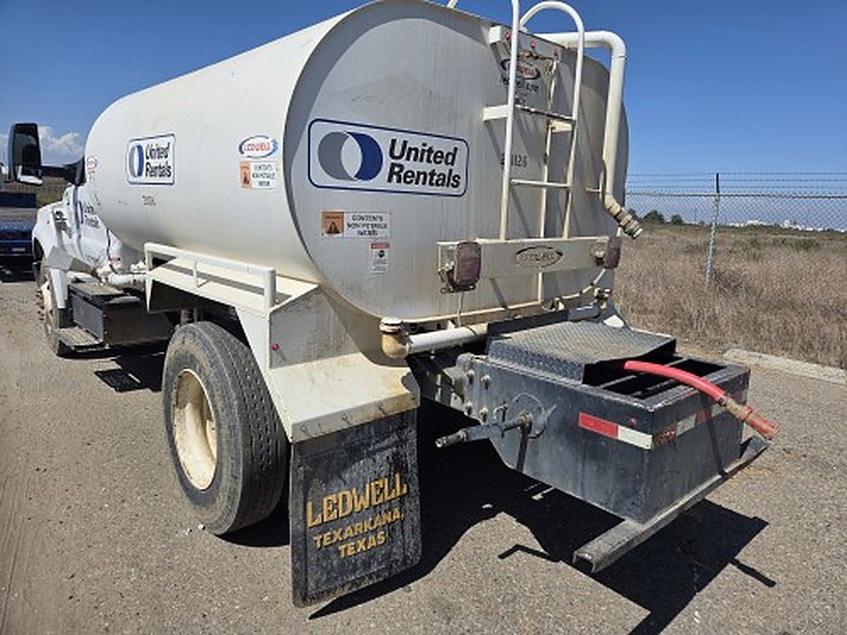 FORD F-750 photo 8
