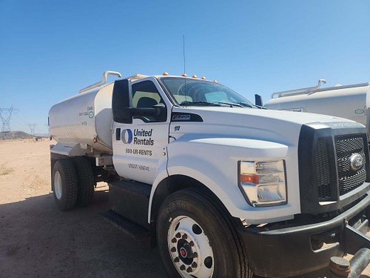 FORD F-750 photo 2