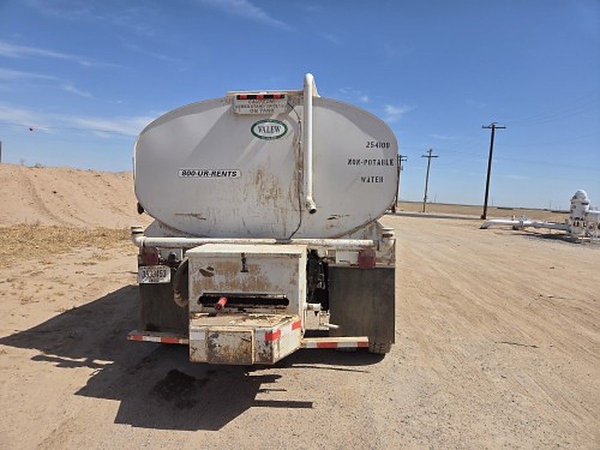 FORD F-750 photo 8