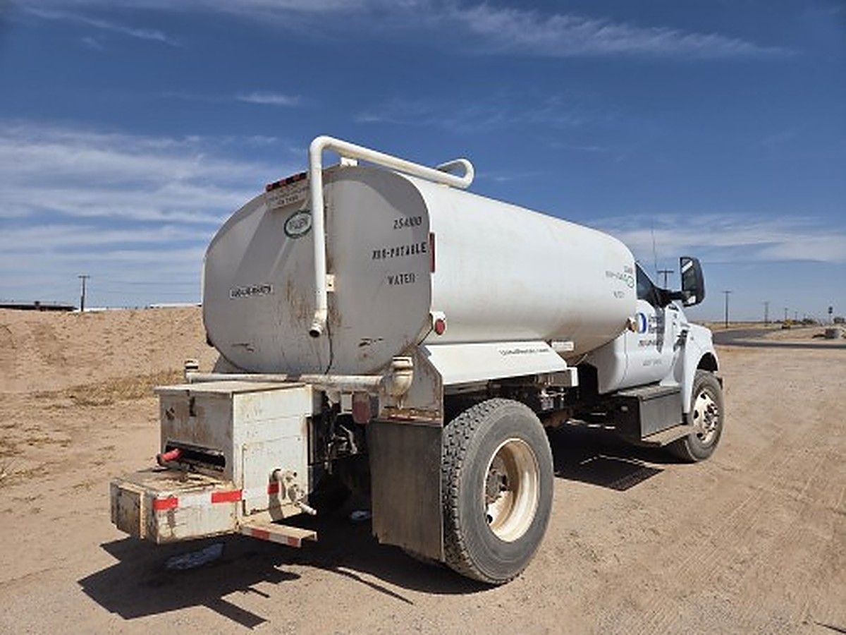 FORD F-750 photo 10