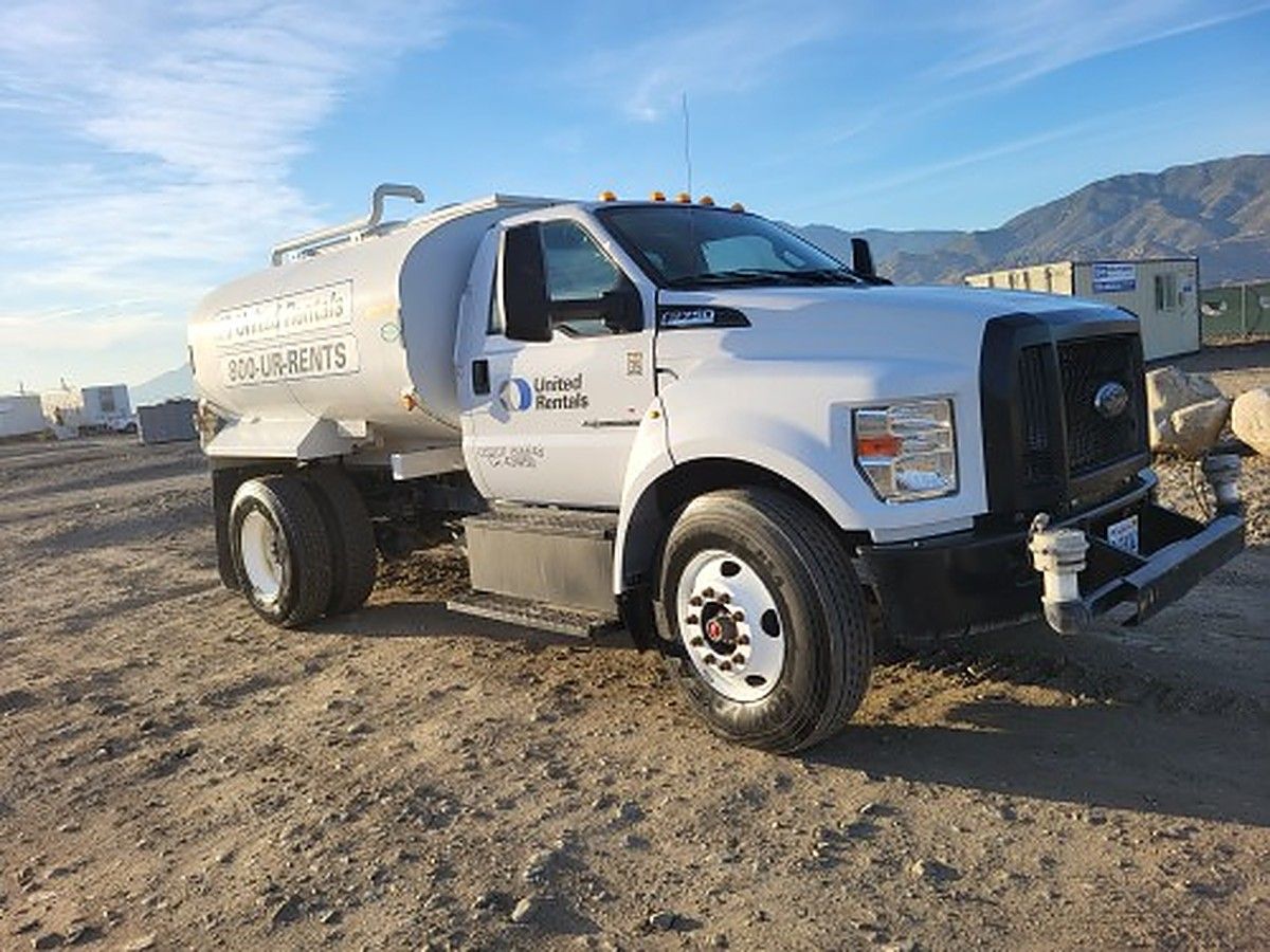 FORD F-750 WATER photo 2