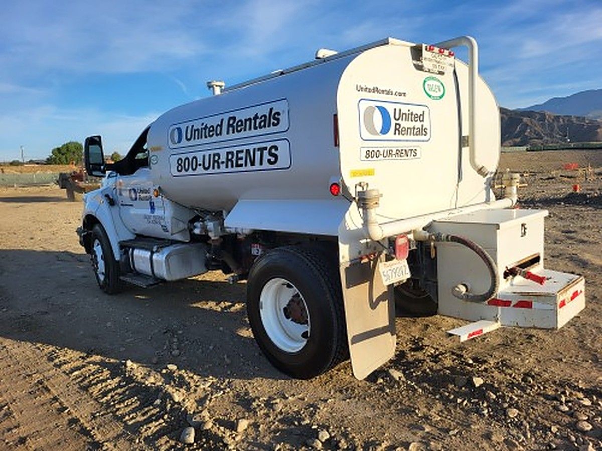 FORD F-750 WATER photo 3