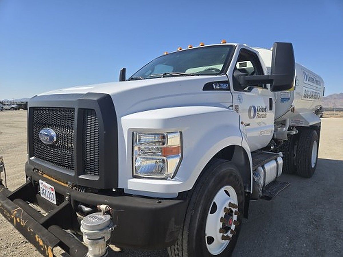FORD F-750 WATER photo 3