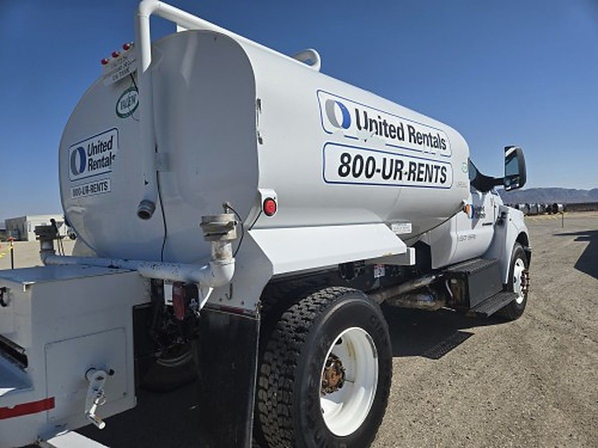 FORD F-750 WATER photo 4