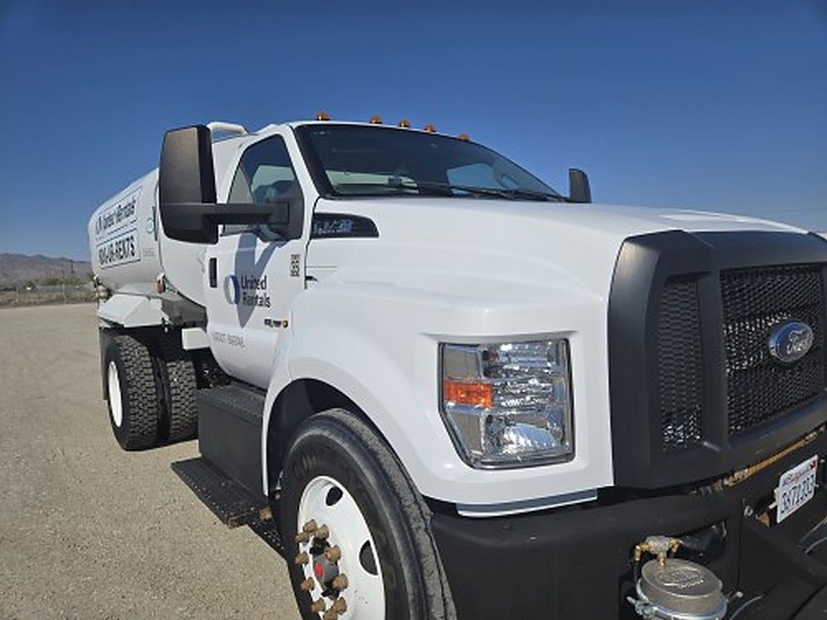 FORD F-750 WATER photo 5